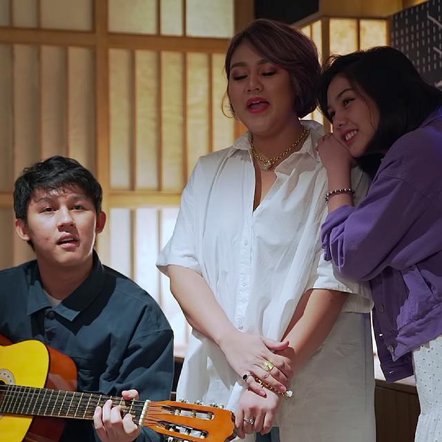 Kakak beradik seleb