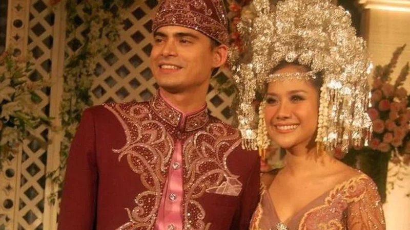 Deretan Penyanyi Muda Keturunan Minang, Nomor 6 Udah Go Internasional !