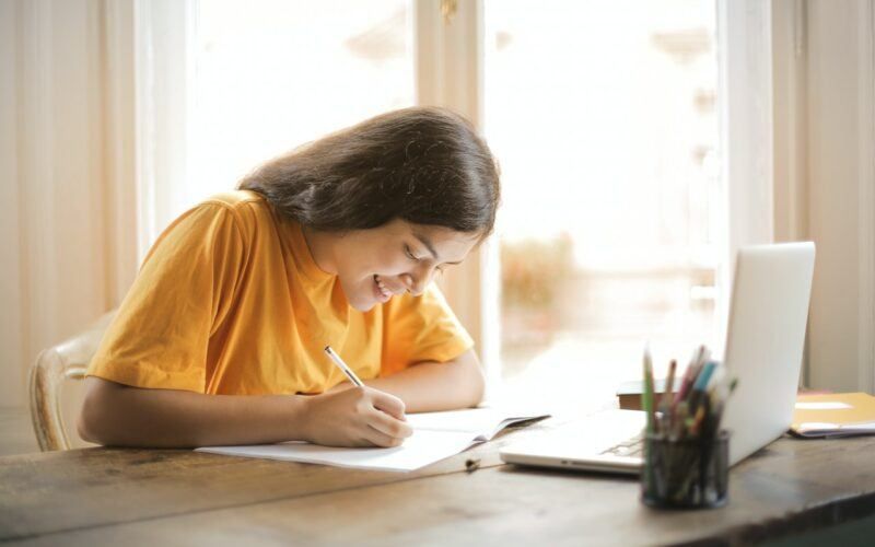 Barang yang Harus Kamu Punya Agar Kuliah Onlinemu Nyaman