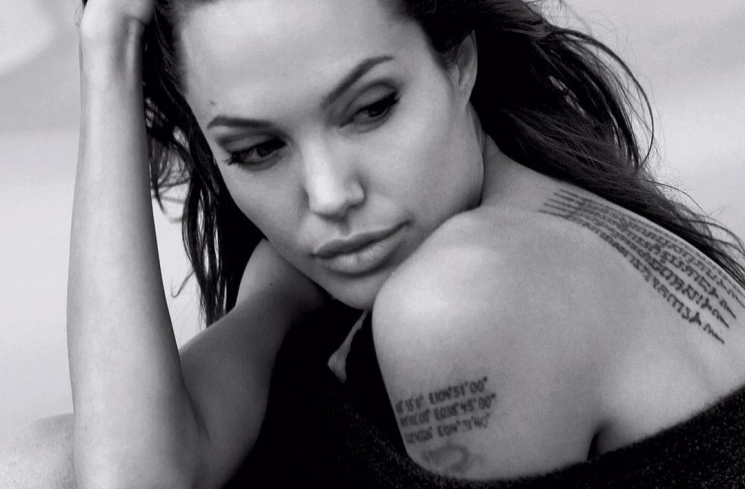 Fakta Angelina Jolie