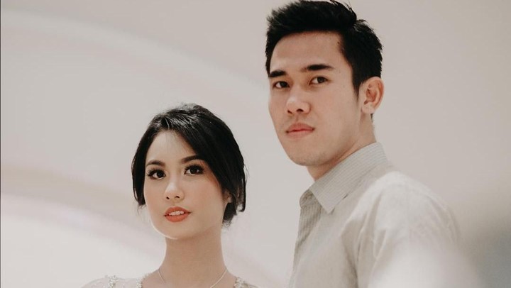 Istri Pemain Bola Artis