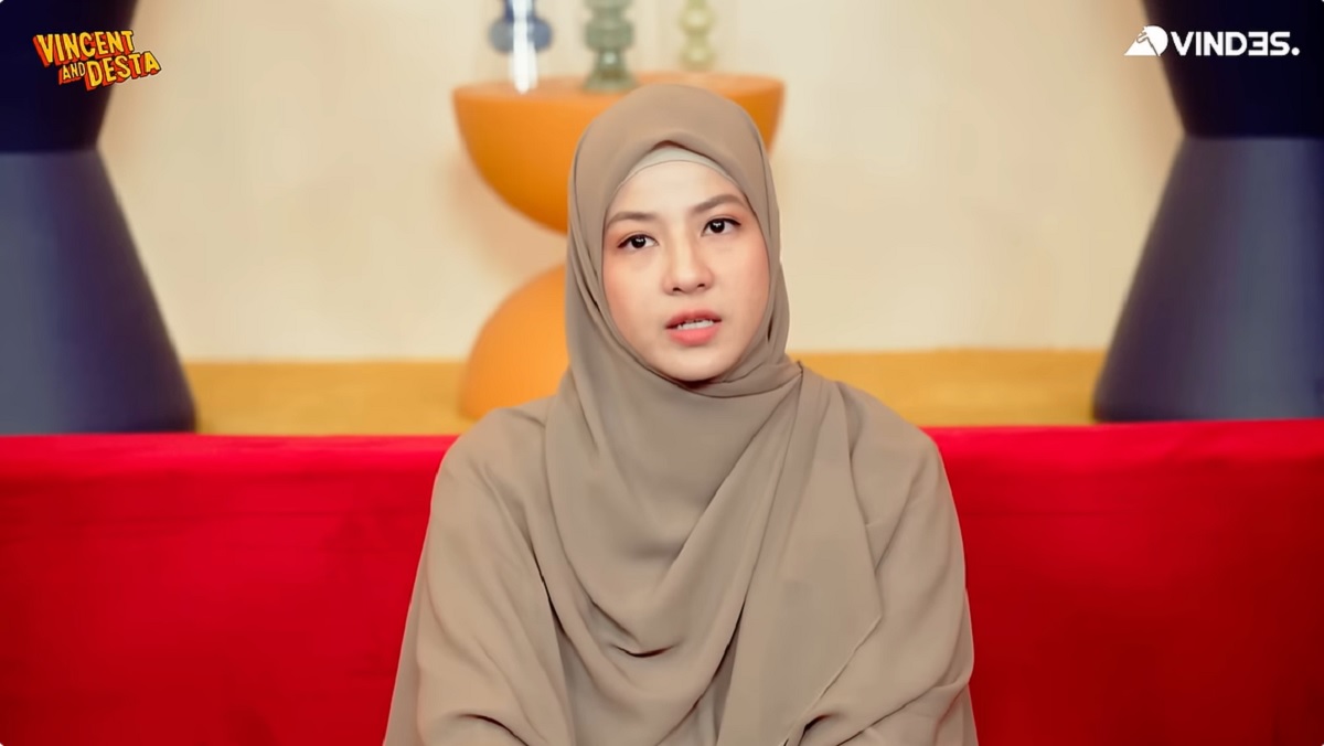 OOTD! 5 Gaya Hijab Artis yang Bikin Wajah Terlihat Lebih Tirus