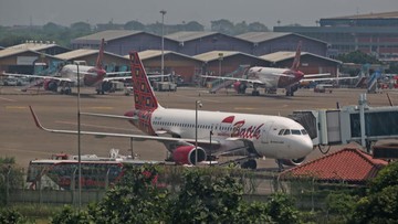 Batik Air Balik Soetta: Cuaca Buruk Paksa Putar Balik!