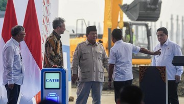 prabowo-ke-menteri:-yang-tak-bisa-cepat-kita-tinggal-di-pinggir-jalan