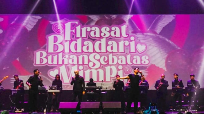 Maestro Romantis Hipnotis Sarbini, Penggemar Ikut Bernyanyi!