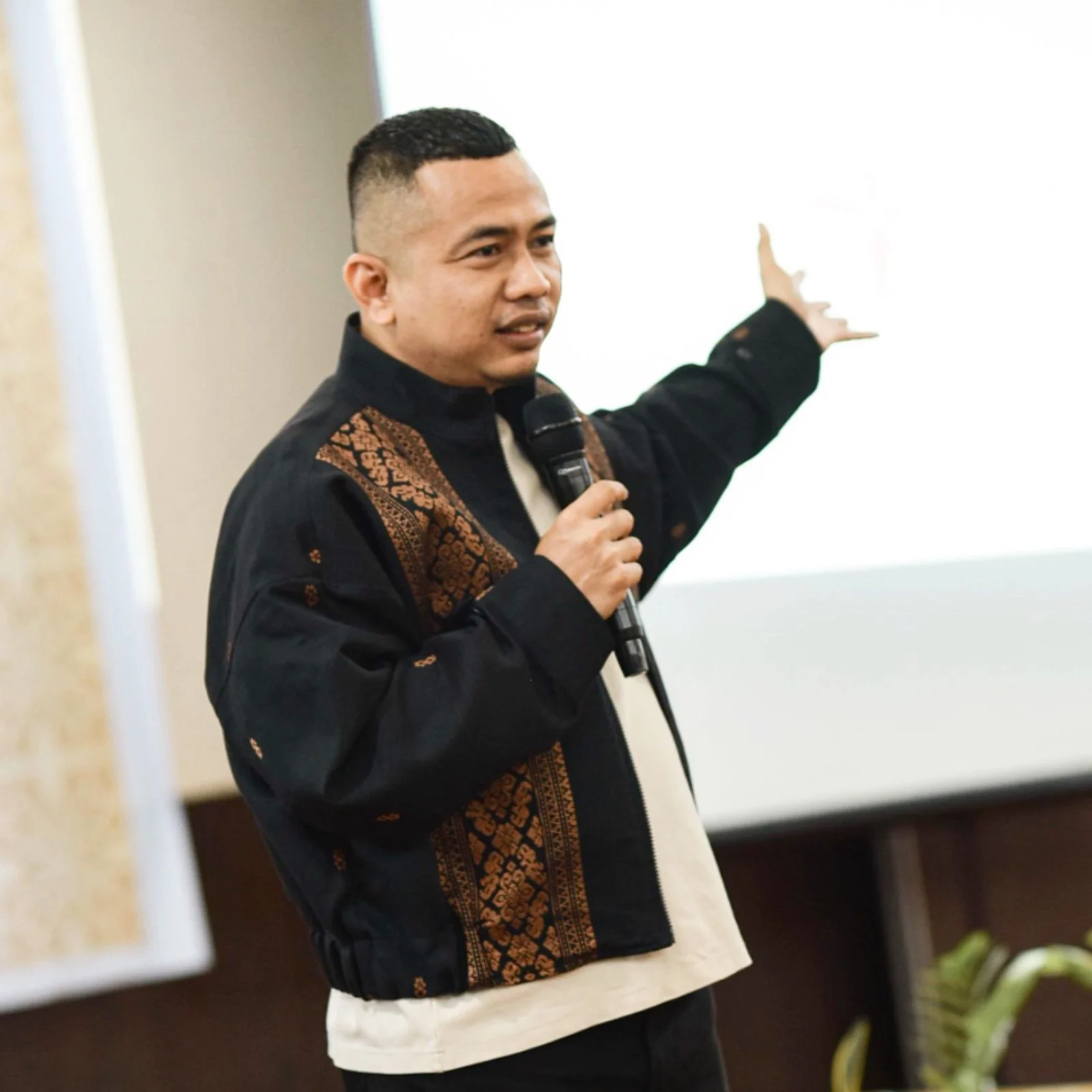 Fashion Padang Pacu Ekonomi Kreatif, Lestarikan Gastronomi