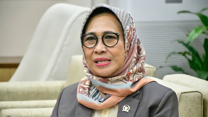 dpr-minta-pernyataan-rektor-ugm-dijadikan-rujukan-utama-soal-polemik-ijazah-jokowi