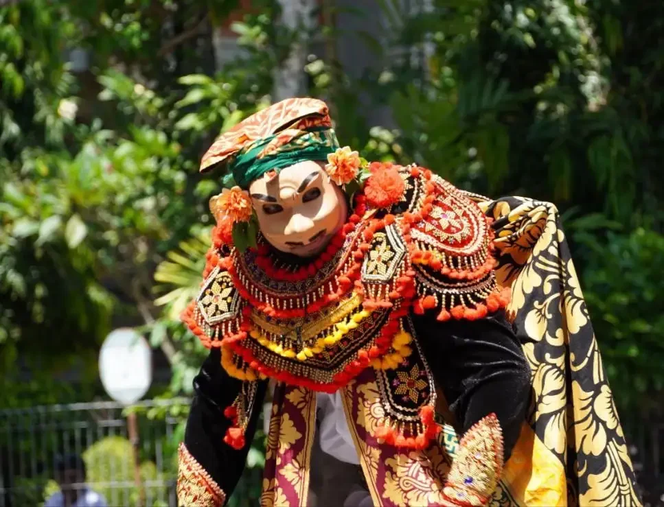 gung ade darma putra. bondres1