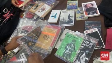 Polisi Sita Buku dari Tersangka Kerusuhan Demo Agustus