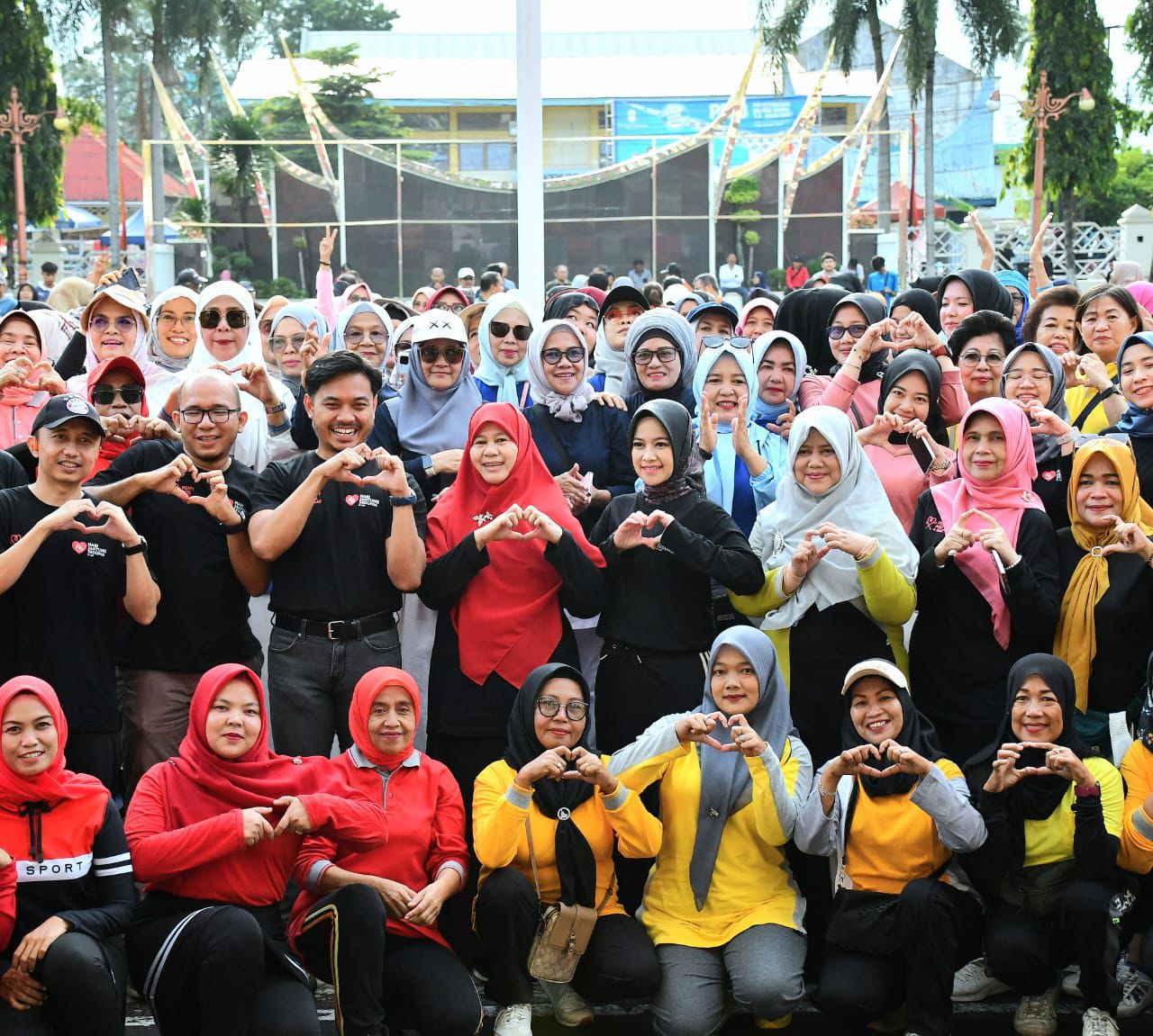 Warga Sumbar Gelar Senam Jantung Sehat di World Heart Day