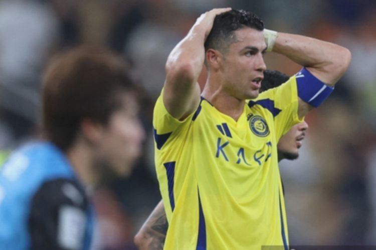 Ronaldo Kunyah Rumput: Frustrasi di Juventus Terungkap, Fakta Baru Mencuat