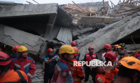Komisi V DPR Soroti Dukungan Infrastruktur Pesantren Pasca Tragedi