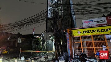 Gegana Selidiki Ledakan Gedung Farmasi di Pondok Aren