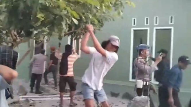 Viral Rumah Istri Polisi Tersangka Pembunuh Suami di Lombok Barat Dirusak Warga