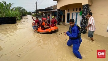 Sungai Meluap Rendam Ribuan Rumah, Warga Medan Mengungsi