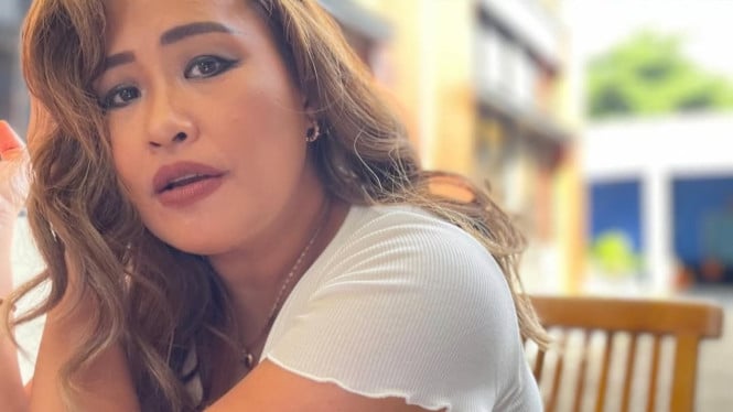 Pinkan Mambo: Bernyanyi, Berbisnis, Donatnya Viral di Jakarta