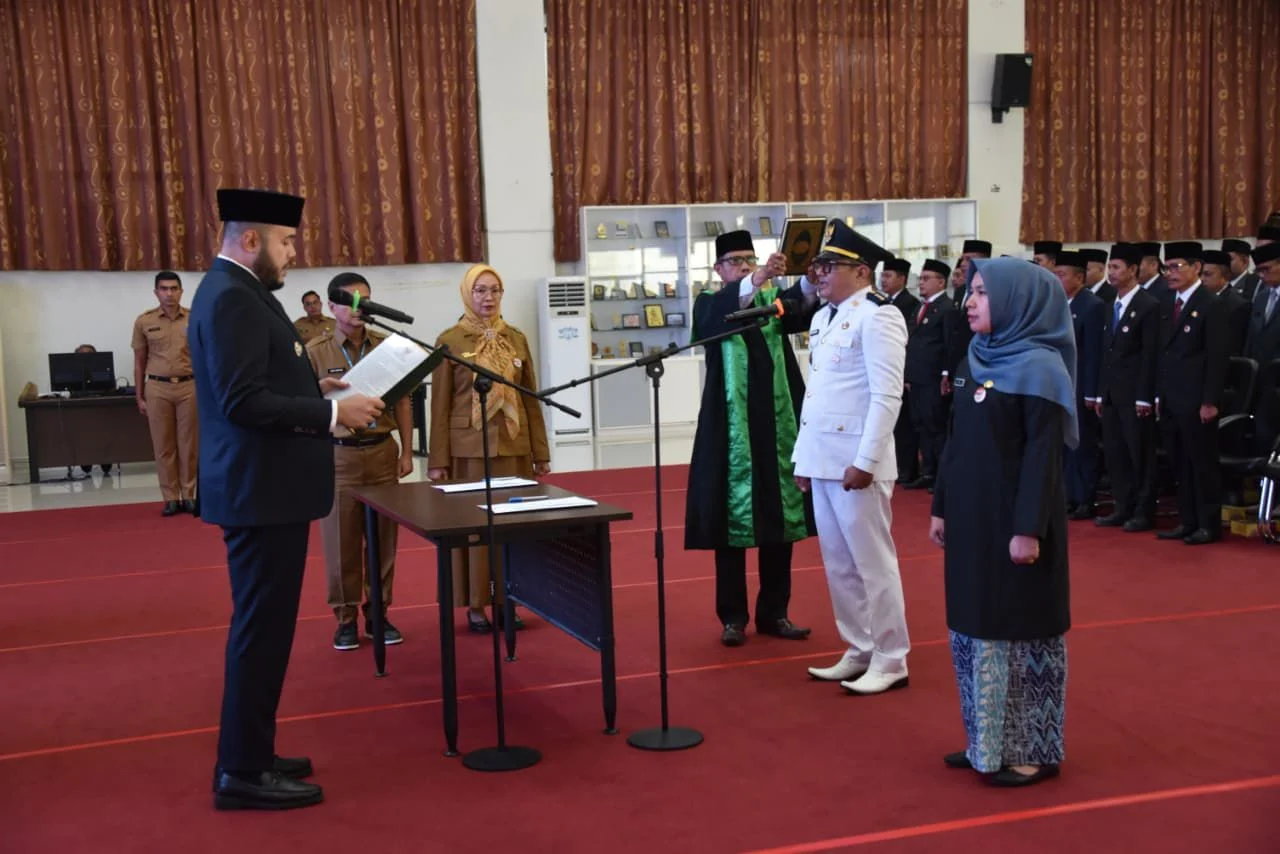 Wako Padang Lantik Ratusan Pejabat, Dorong Inovasi Hadapi Tantangan