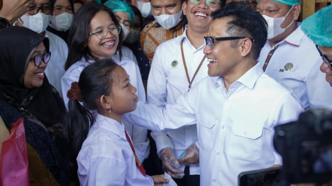 Siswa SD Apresiasi MBG Prabowo, Sampaikan Langsung ke Cak Imin