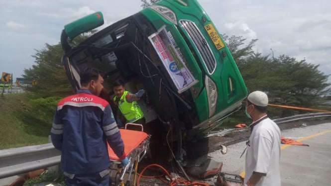 Kecelakaan Bus di Tol Pemalang Renggut Nyawa, Belasan Terluka