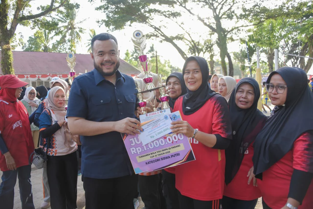 Turnamen Voli SMPN 28 Padang Lahirkan Bibit Muda