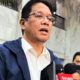 viral-momen-purbaya-salfok-bandingkan-ponsel-miliknya-dengan-anak-buah:-layarnya-gede-nih
