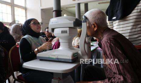 kemensos-gelar-operasi-katarak-gratis-bagi-lansia-di-palembang