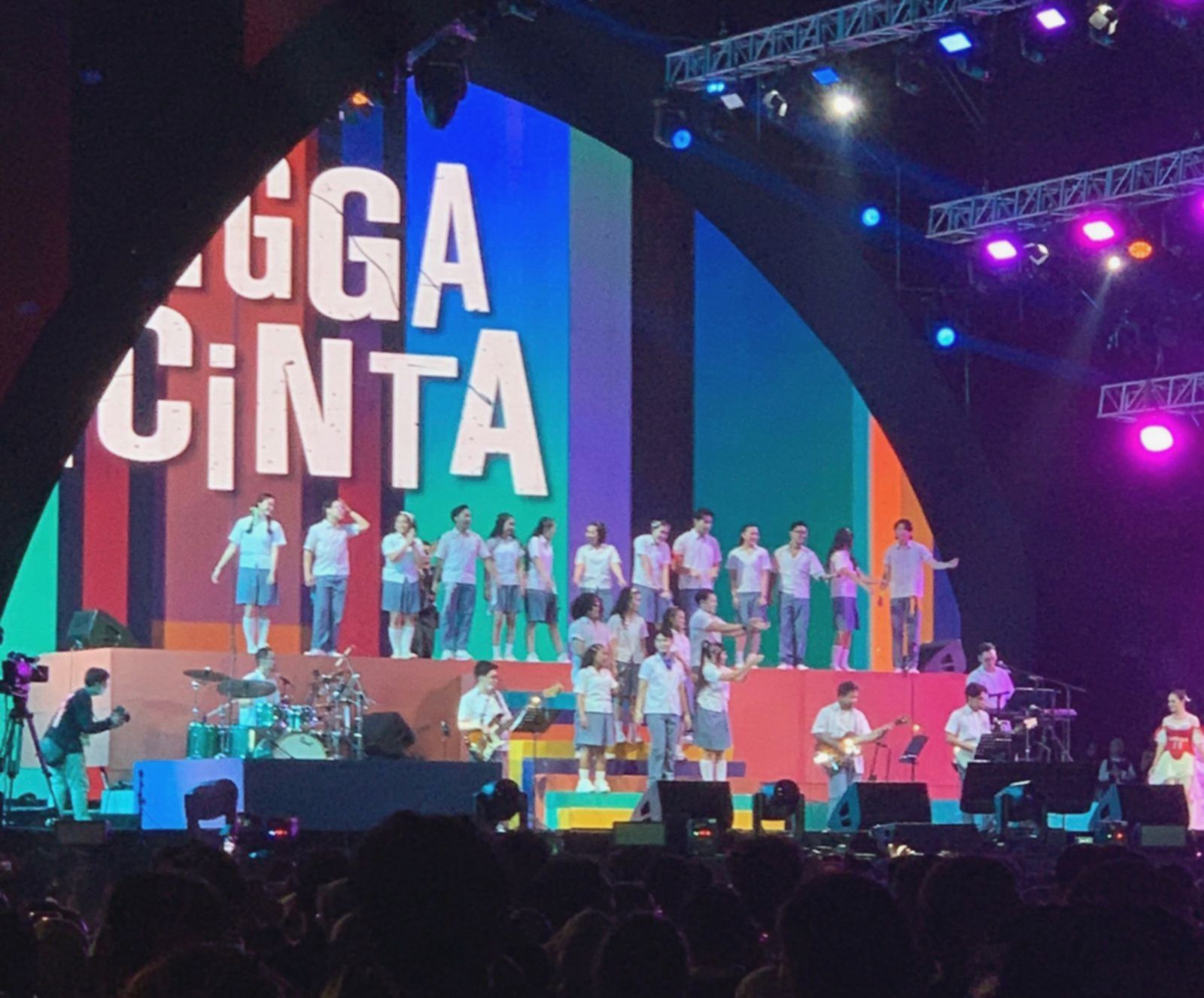 Rangga & Cinta Hentak Synchronize Fest 2025, Nicholas Saputra Bikin Heboh!