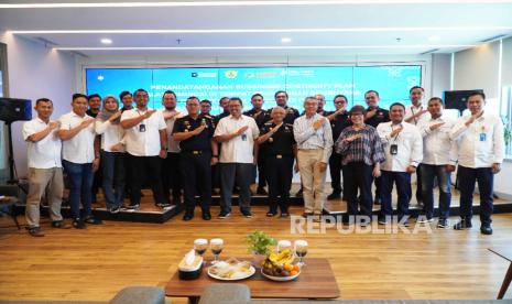 ipc-tpk-operasikan-alat-pemindai-peti-kemas,-perkuat-pengawasan-dan-efisiensi-pelabuhan