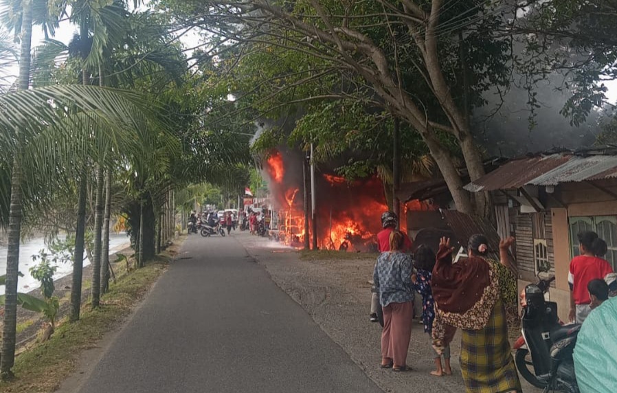 Kebakaran Padang Renggut Nyawa Ibu dan Anak, Bangunan Ludes