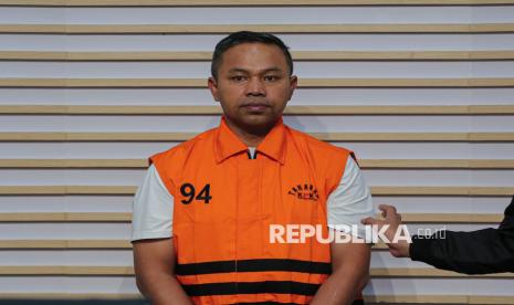 KPK Usut Dugaan Korupsi, Geledah Rumah Dinas Gubernur Riau