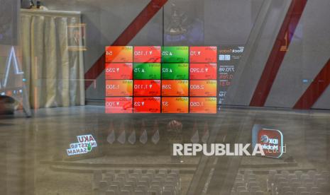 IHSG Terkoreksi, BEI Kejar Target IPO BUMN