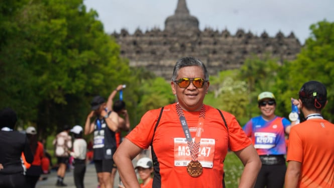 Hasto Pecahkan Rekor Lari di Borobudur Marathon 2025