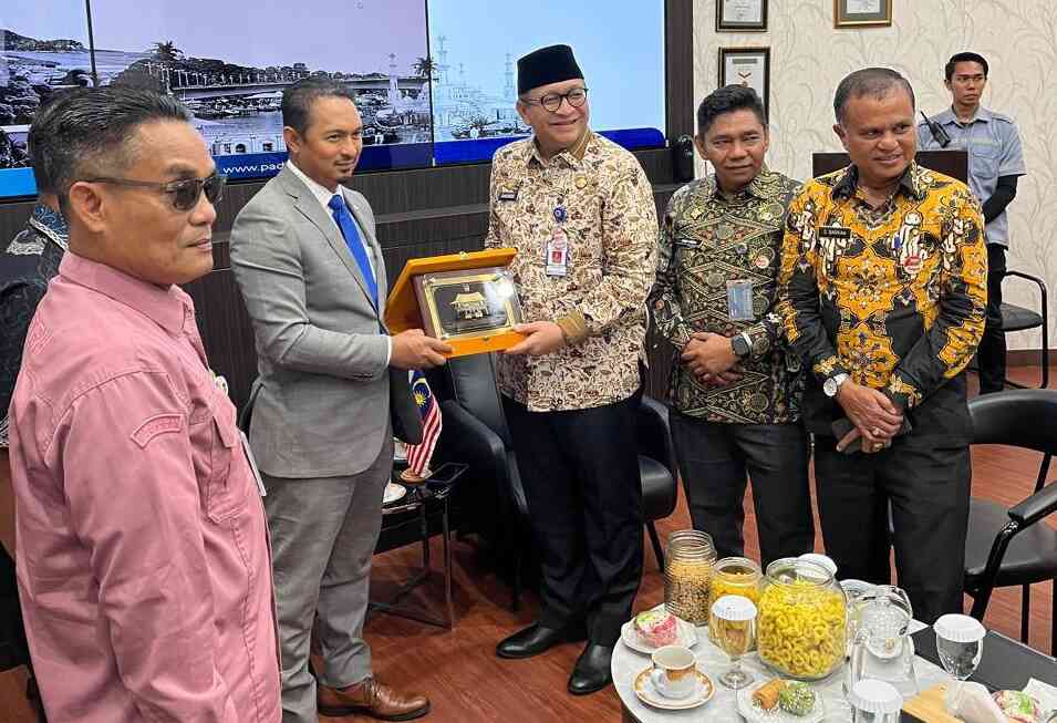 Padang Jajaki Peluang Kerja Sama dengan Malaysia