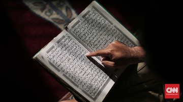 Viral Wanita Tanpa Busana Ludahi dan Hina Al Quran, Polisi Selidiki