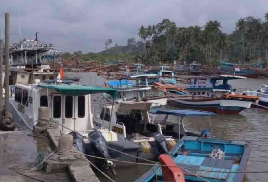 Enam Nelayan Hilang Kontak, Tim SAR Lakukan Pencarian