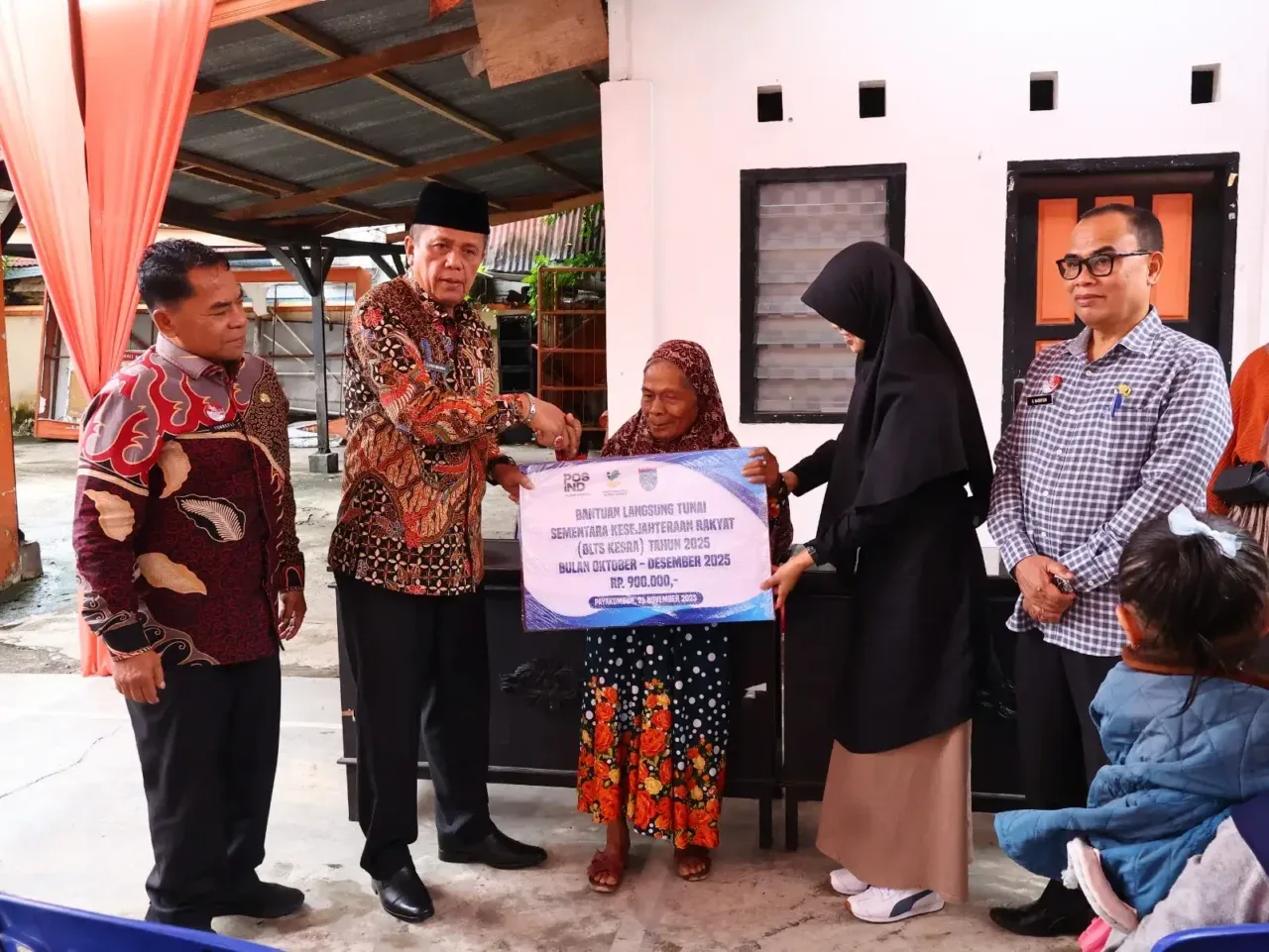 BLT Kesra Payakumbuh Cair, Warga Antusias Manfaatkan Bantuan