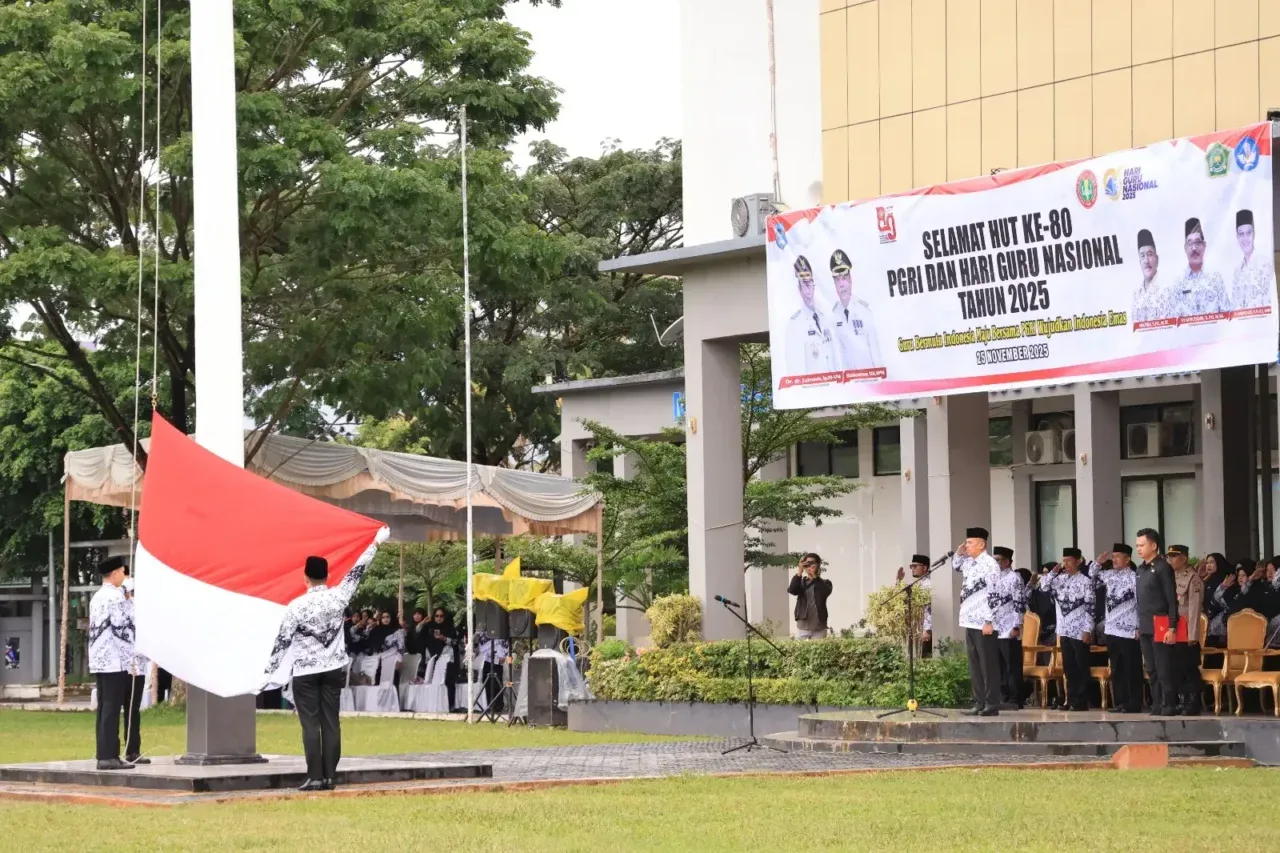 Guru Payakumbuh Rayakan HUT PGRI, Wawako Apresiasi Dedikasi