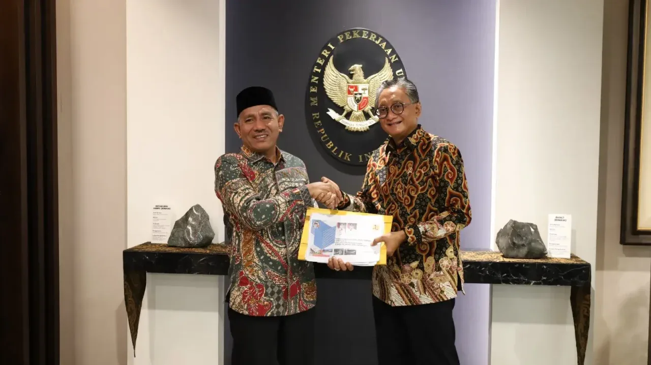 Bupati Lobi Pusat, Bawa Bantuan Pertanian ke Limapuluh Kota