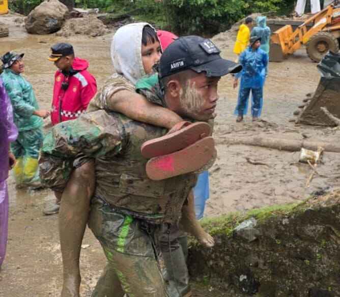 Longsor Padang Panjang: TNI Gugur Evakuasi, Dua Hilang