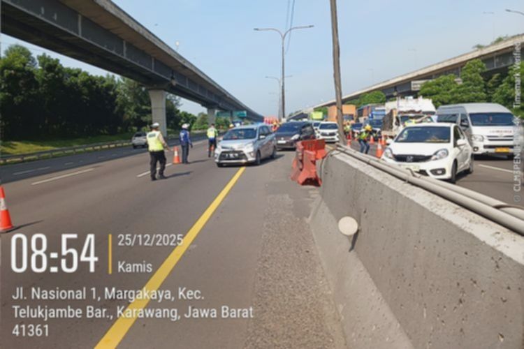 Contraflow Berlaku di Tol Jakarta-Cikampek KM 55-65 Atasi Kepadatan