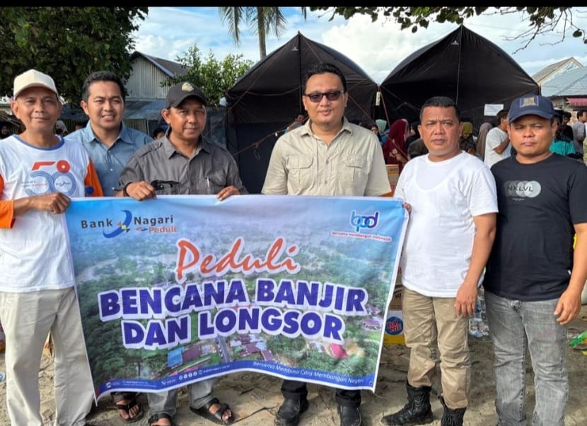 Bank Nagari Ulurkan Bantuan Korban Banjir Longsor Pasbar