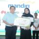 bersama-icmi,-ketua-dpd-jadi-orang-tua-asuh-dan-serahkan-beasiswa-untuk-anak-anak-kurang-mampu
