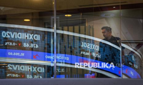 IHSG Menguat, Investor Pantau Data PMI dan The Fed