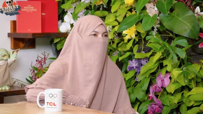 gak-perlu-buka-cadar!-wardatina-mawa-jadi-ba-skincare-milik-dokter-oky-pratama