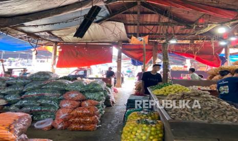 pasokan-tersendat,-harga-cabai,-telur-hingga-daging-melonjak-jelang-nataru