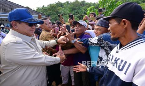 Prabowo Tinjau Agam, Percepat Pembangunan Huntara Korban Bencana