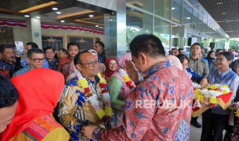 Setjen DPD RI Apresiasi dan Lepas Pegawai Purna Tugas