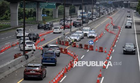 Jasamarga Terapkan Contraflow Urai Kepadatan Arus Balik di Tol Japek