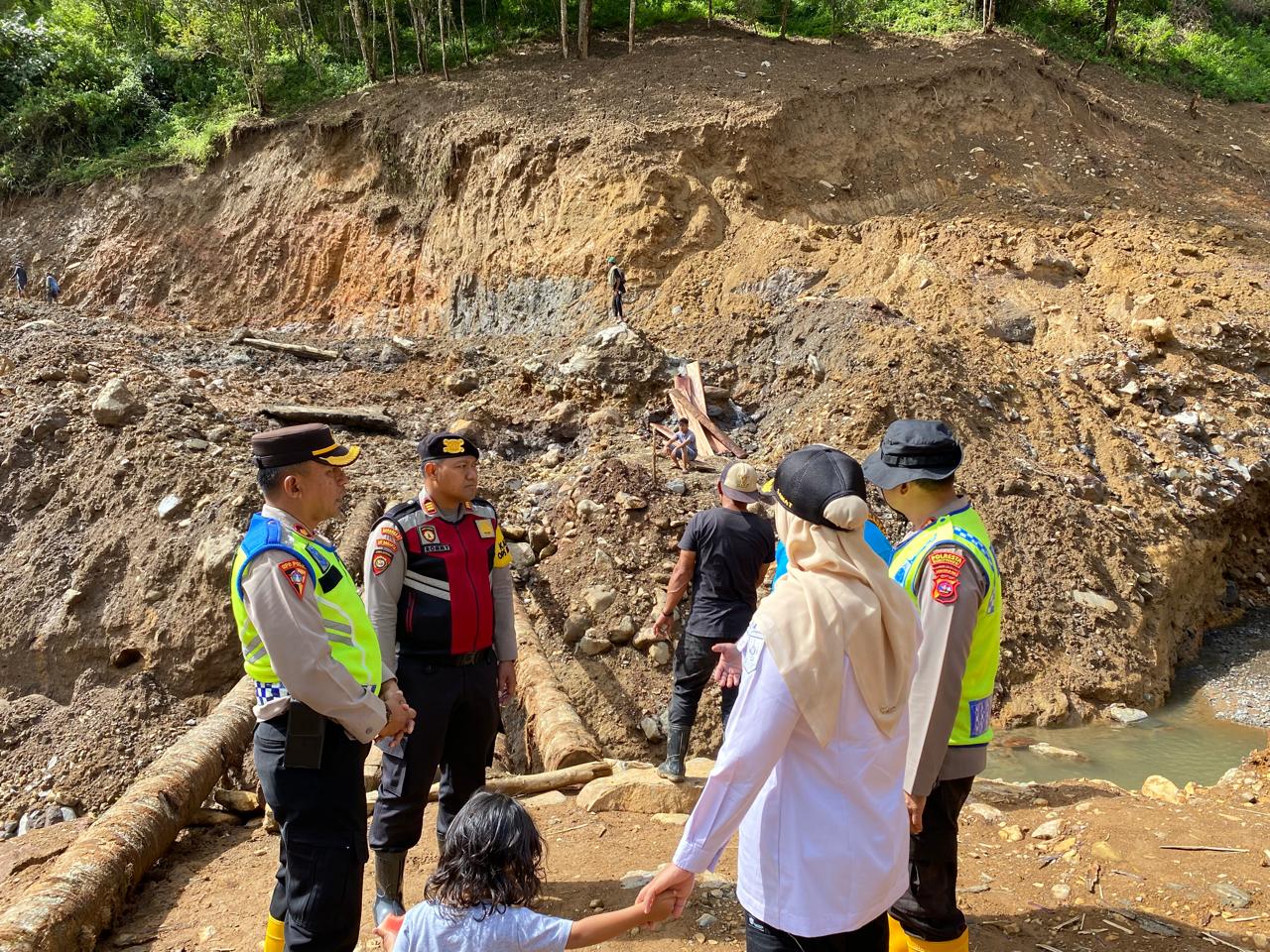 Polresta Bukittinggi Cek Mata Air, Bangun Sumur Bor Malalak