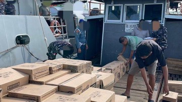 TNI AL Sikat Kapal Selundupkan Kayu Ilegal dan Narkoba